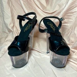 NWT Pleaser 7” heels style SKY309